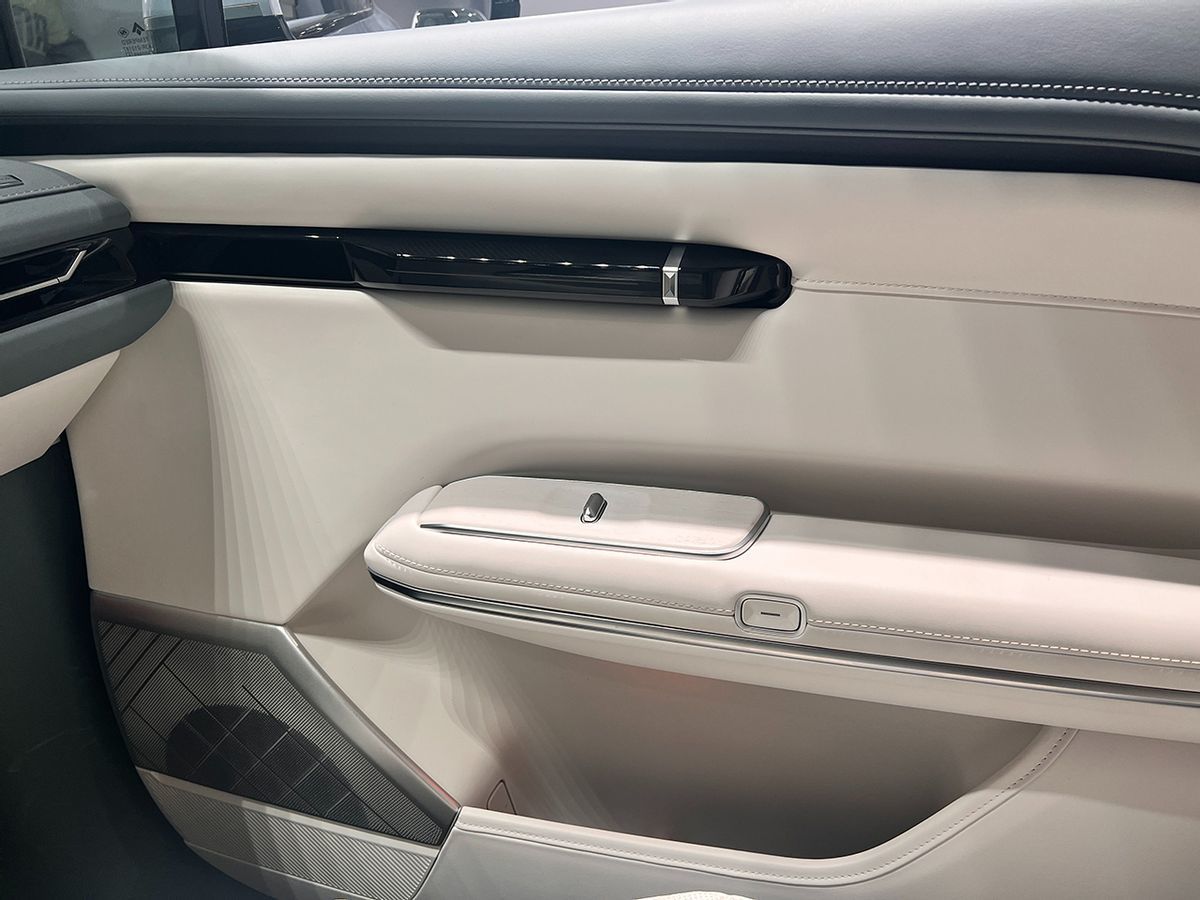 21.39万起,支持换电,Model Y+鸥翼门=TA,昊铂HT到店实拍