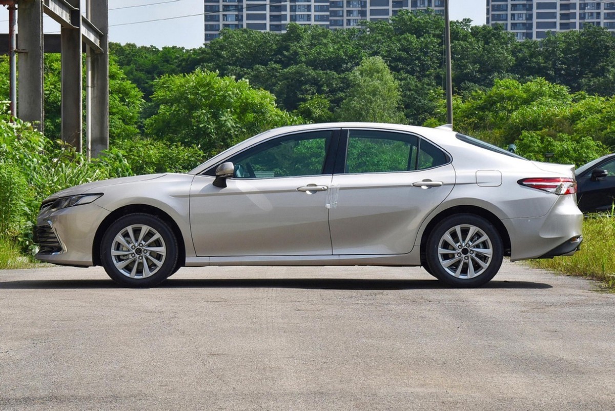 国货之光对比合资老将 全新红旗H5和丰田凯美瑞怎么选?