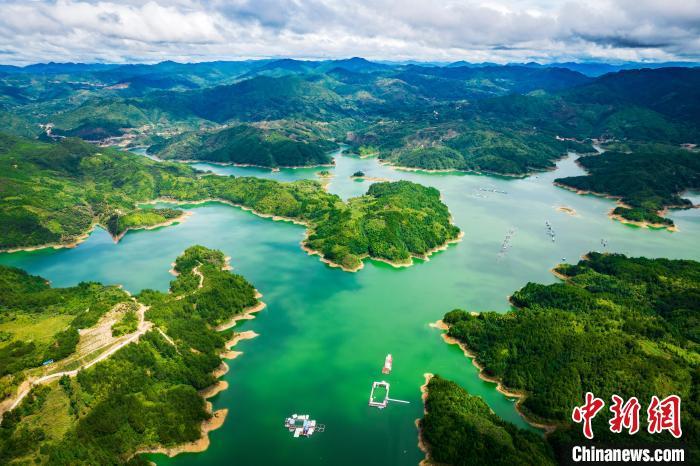 周宁县芹山湖是华东地区海拔最高的湖泊，又称“天湖”，总面积20平方公里。李洪元 摄