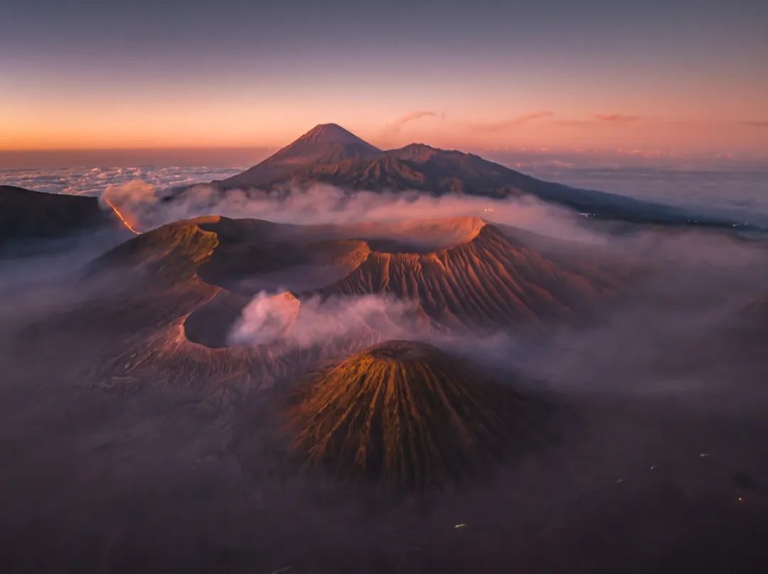 布罗莫火山日出风光 / 视觉中国