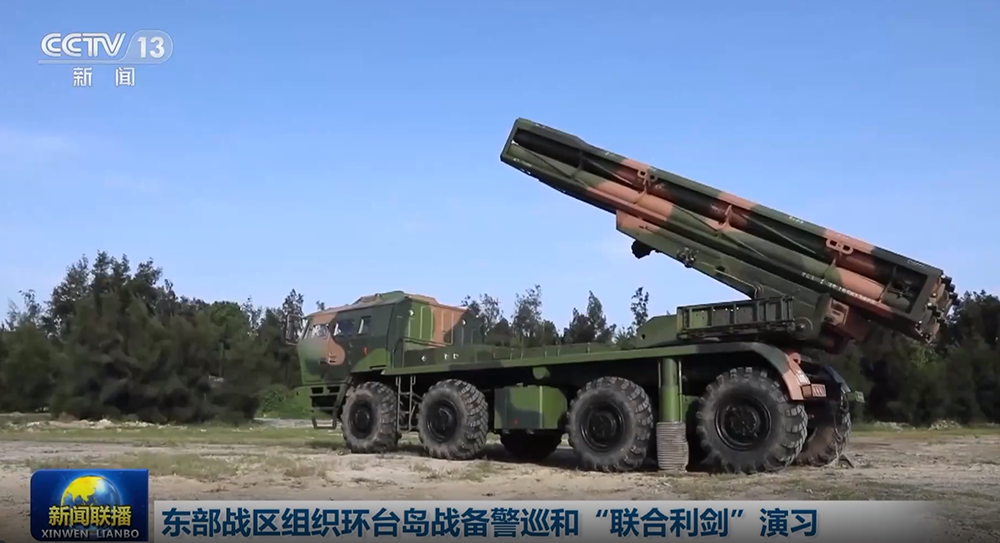 在去年的联合演习中,远程箱式火箭炮实弹射击引发高度关注,此次演习,该武器再次亮相。