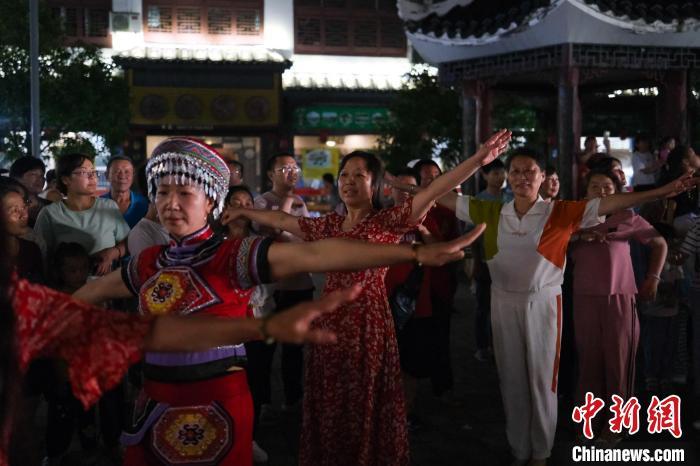 重庆万州：篝火晚会点亮乡村夏夜_凤凰网
