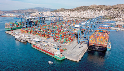希腊比雷埃夫斯港集装箱3号码头。中远海运港口比雷埃夫斯码头有限公司供图（新华社发）