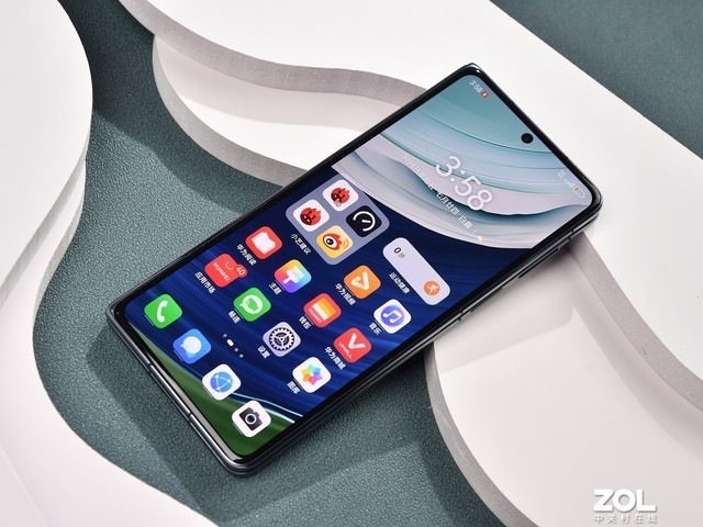 华为Mate X5上手体验:打造轻薄折叠屏体验新高峰