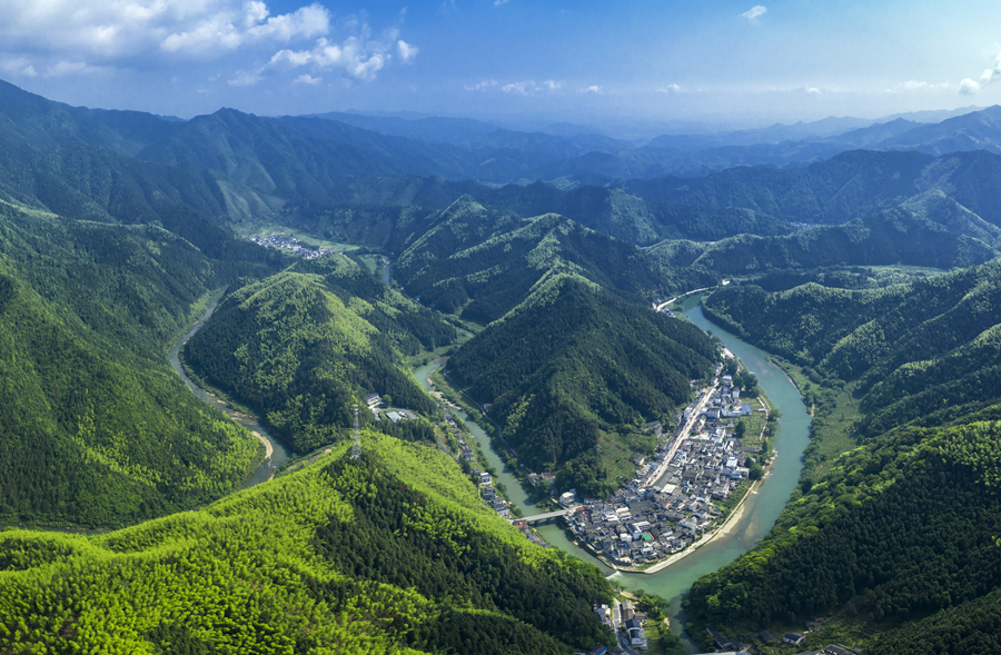 乡村振兴在行动|安徽休宁:鱼跃“农”门“游”出致富路_凤凰网
