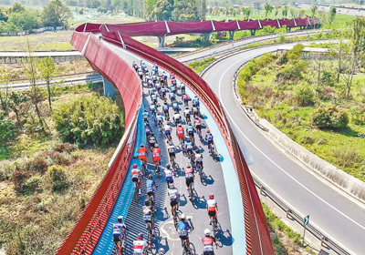 2023中国&middot;成都天府绿道国际自行车赛现场。成都高新区管委会供图