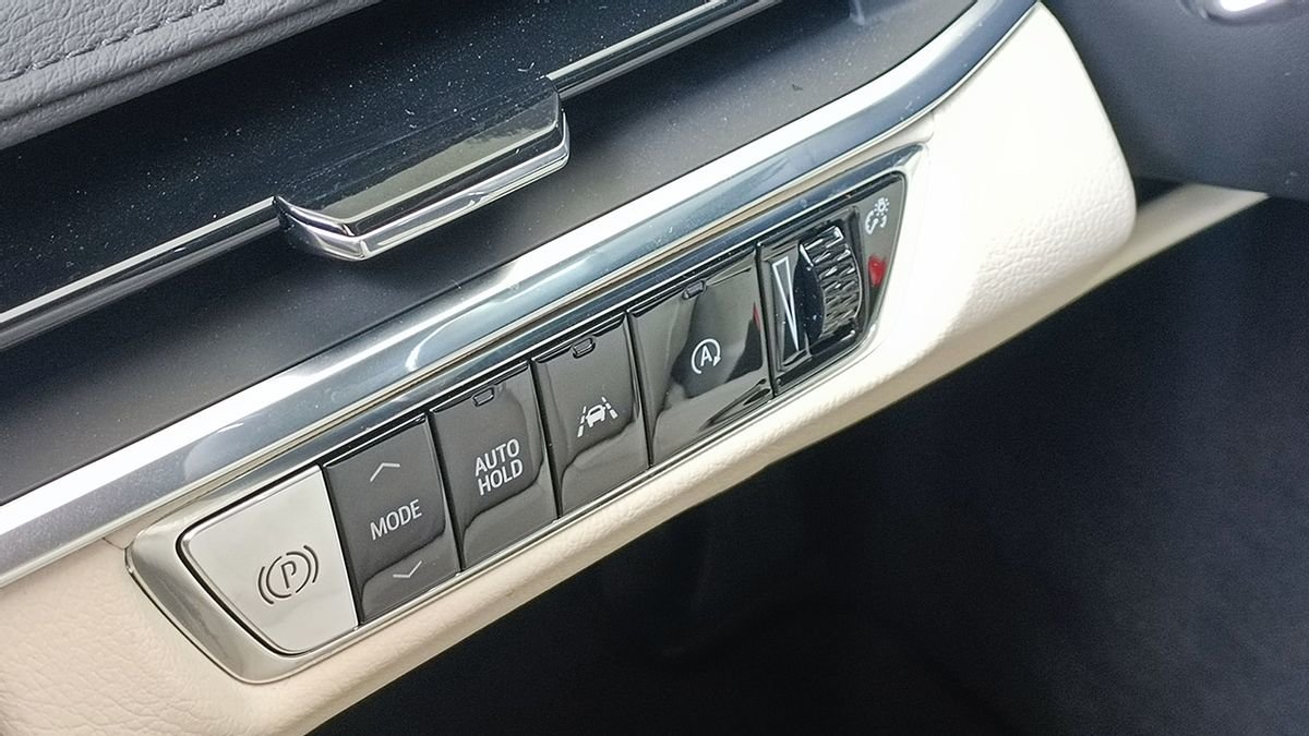 差不多的价格,选TA还是宝马3系?凯迪拉克CT6到店实拍