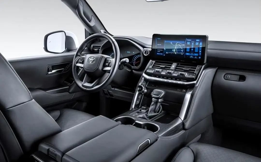 不过作为丰田系车型,内饰一般不会太优秀,像豪华车型雷克萨斯的内饰都