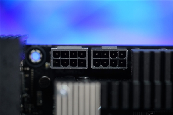 36相极致供电!华硕Pro WS TRX50-SAGE WIFI主板图赏