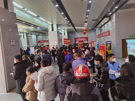 县城每年都会组织新春招聘会,今年来找工作的人也很多,图源受访者