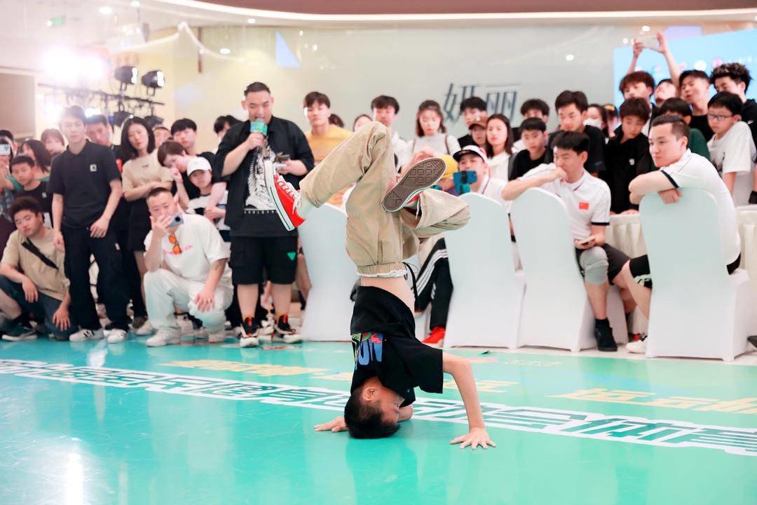 轻