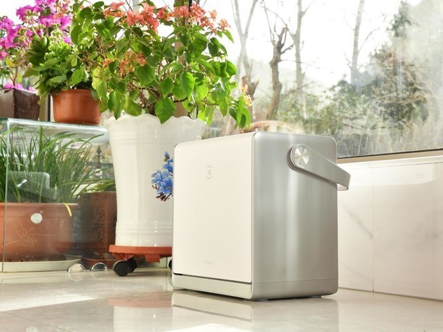 收线麻烦?擦不干净?科沃斯窗宝W2 PRO颠覆你对擦窗机器人的认知