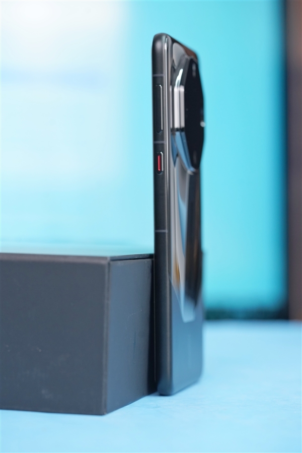 华为最顶级直板旗舰手机!华为Mate 60 RS非凡大师图赏