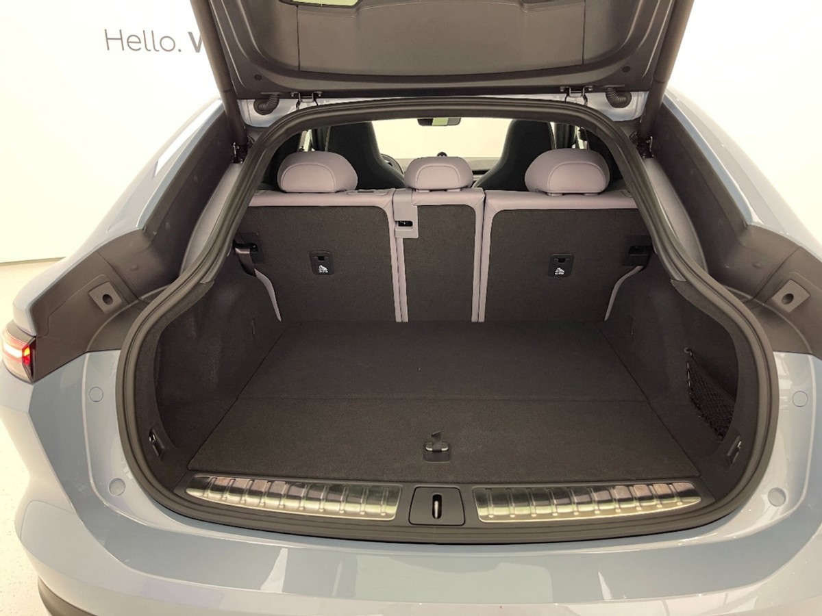 ES6+2万元=轿跑SUV画风+电动尾翼,加速还更快,蔚来EC6到店实拍