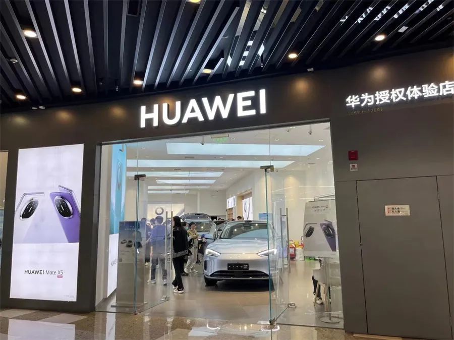 爆款+1,问界M9订单破1.5万 AITO这回行了?_凤凰网汽车_凤凰网