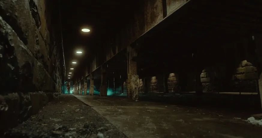 那或许是他人生中的至暗时刻。/《玉面情魔》