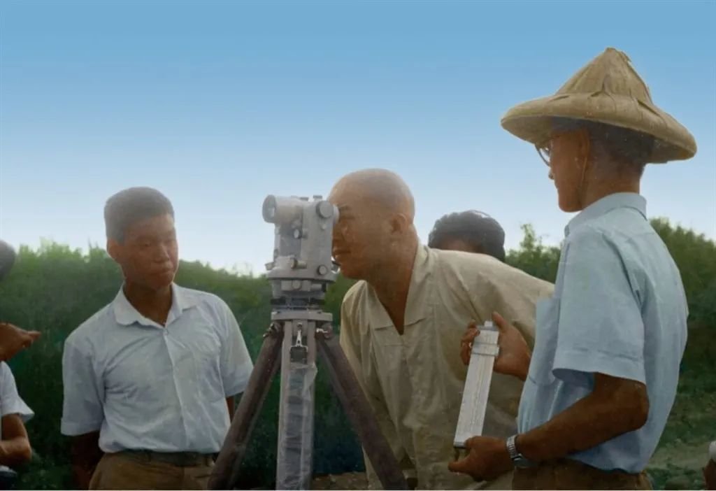 星云大师(中)40岁时,在高雄大树开创佛光山。