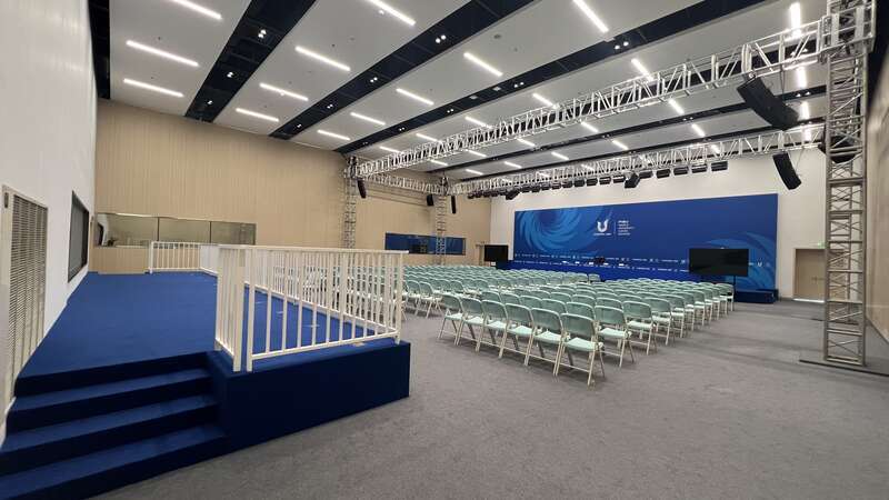 主新闻中心新闻发布厅有两间，分别为熊猫厅和银杏厅，这里将举行每日例行新闻发布会、竞赛相关发布会、媒体吹风会等。汪龙华/摄