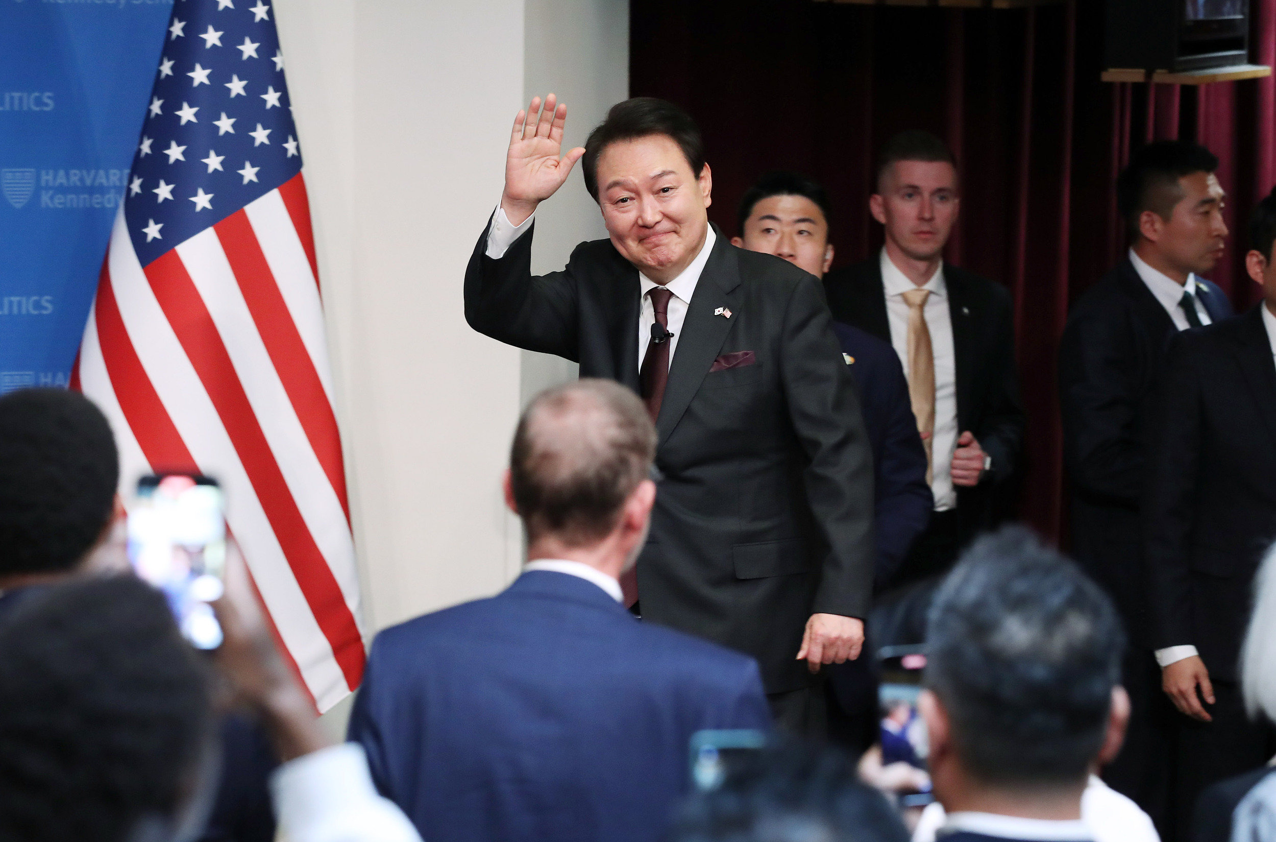 韩国总统尹锡悦访美签署的韩美联合声明及达成的经济合作共识，被认为是韩版“广场协议”，向美国“主动交出”半导体产业。 视觉中国 图