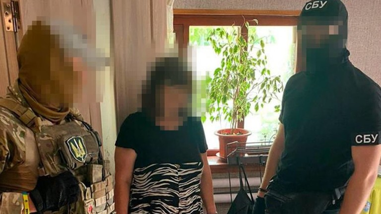 涉案女子在乌克兰尼古拉耶夫地区被捕 图源：RT引自乌国家安全局Telegram账号