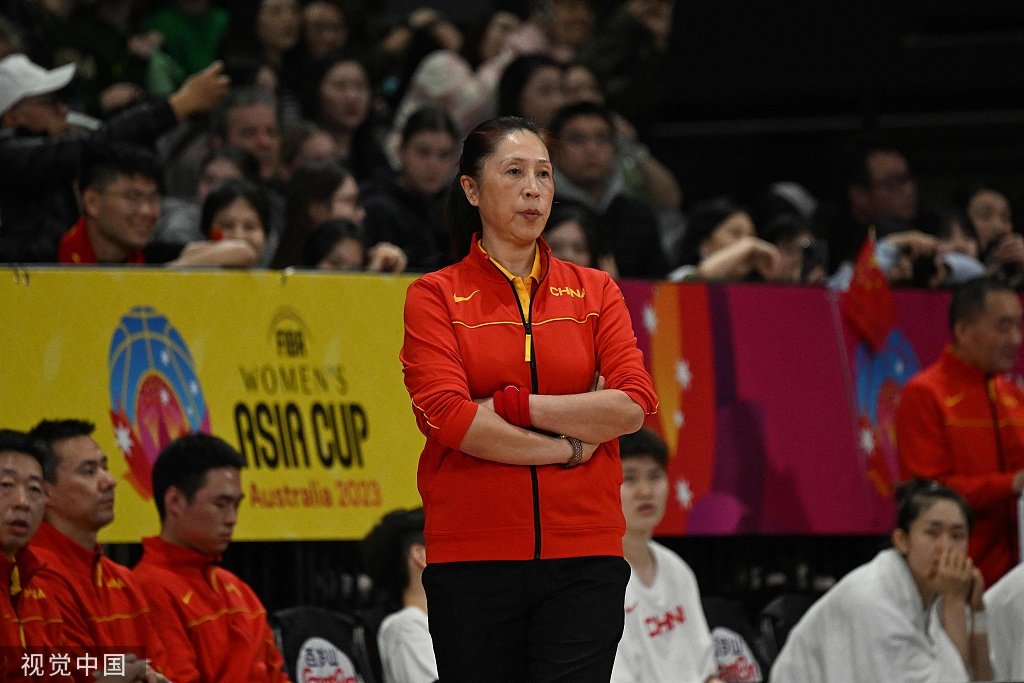 中国女篮主帅郑薇。