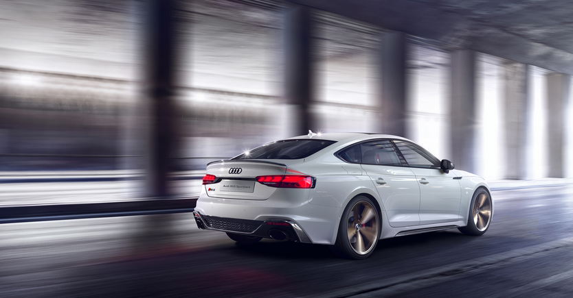 这套内饰准备传几年?2023款奥迪RS 5上市 两门比四门贵2.2万