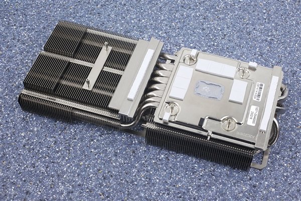 4.3槽庞然巨物!华硕猫头鹰版RTX 4080来了:噪音/温度喜人
