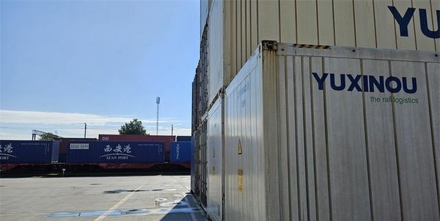 布列斯特北站,来自中国的集装箱随处可见。人民网记者 王震摄