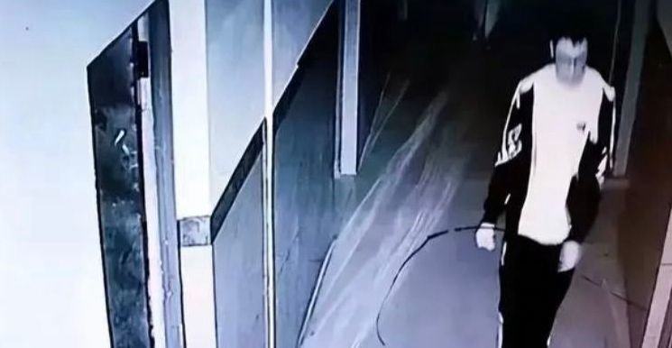 胡鑫宇生前的监控录像