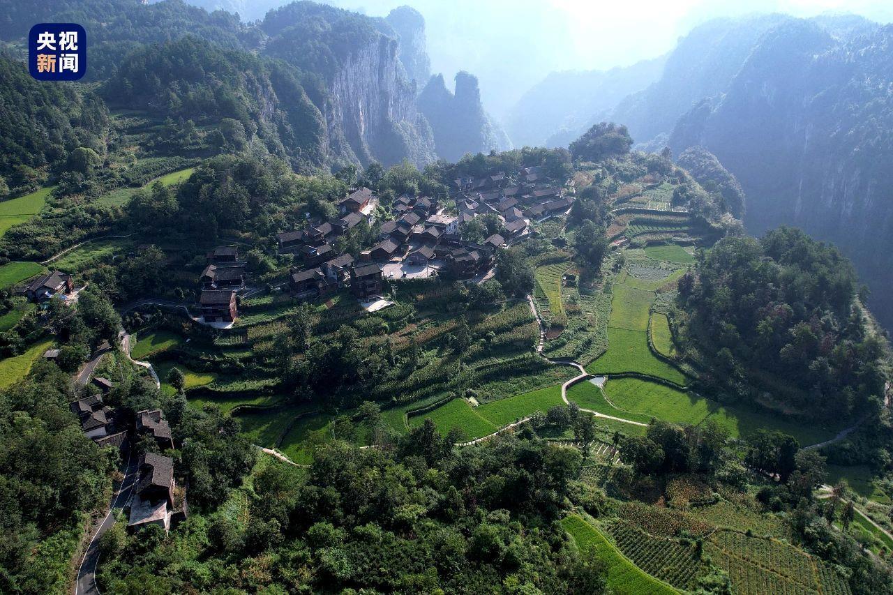 山、水、古城、民族风情…… 看秘境湘西中的诗和远方