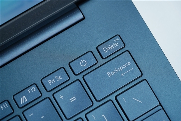 首台酷睿Ultra笔记本!华硕灵耀14 2024 AI超轻薄本图赏