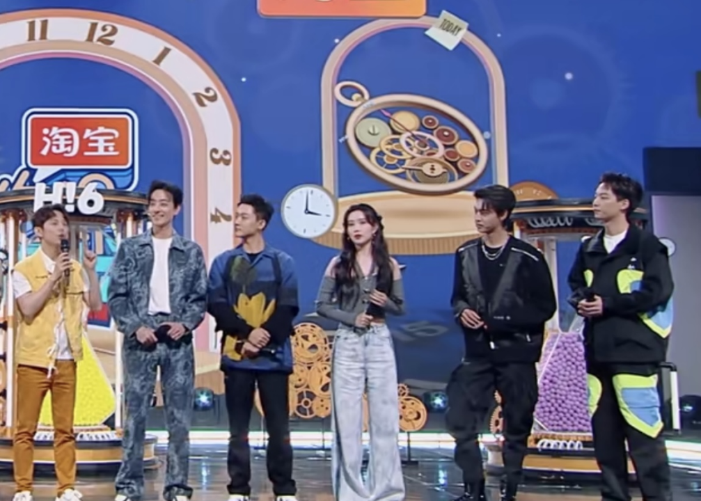 谁懂,他俩一直偷摸手拉手诶 谁懂,他俩一直偷摸手拉手诶