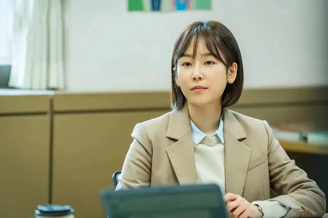 在很多人眼里,考上编制意味着找到了好工作/《黑狗》剧照