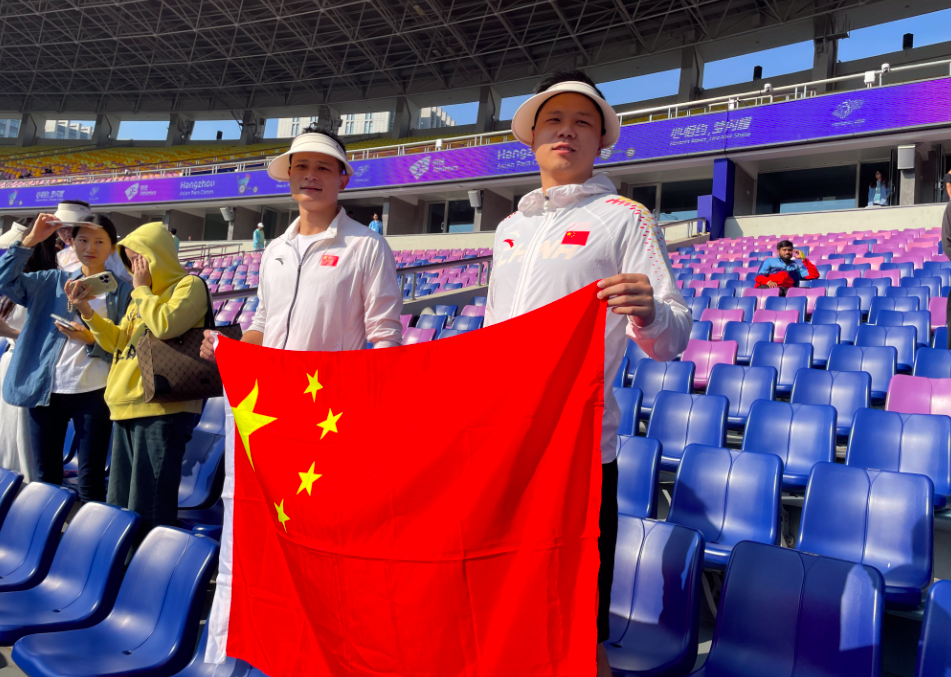 杭州亚残运会昔日领跑员现身看台见证那个未完成的梦想终得实现