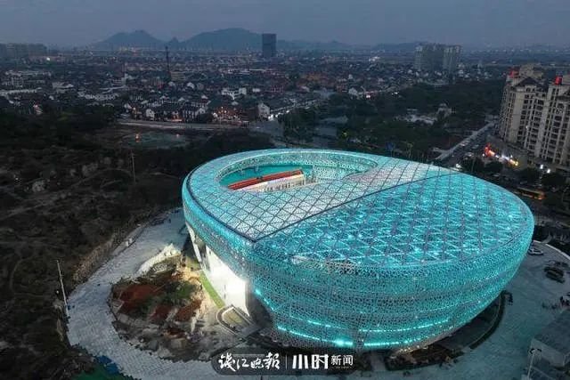 亮灯后的柯桥羊山攀岩中心 图片来源：钱江晚报