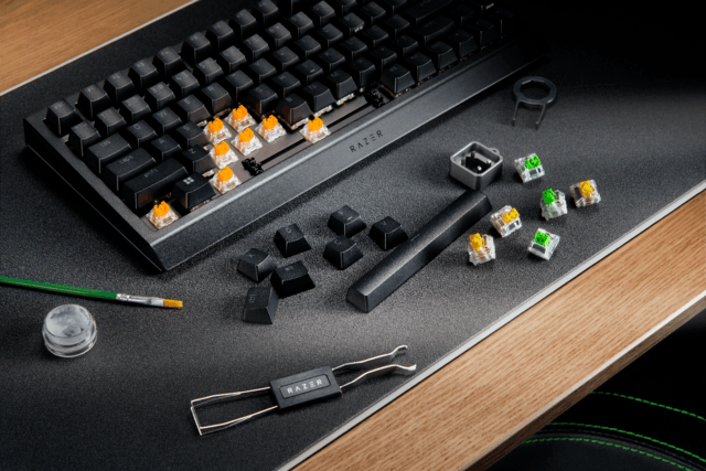 RAZER首款客制化游戏机械键盘 黑寡妇蜘蛛 V4 75% 热插拔版发布