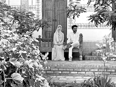 导游古丽是乌鲁木齐退休教师,如今定居哈萨克斯坦