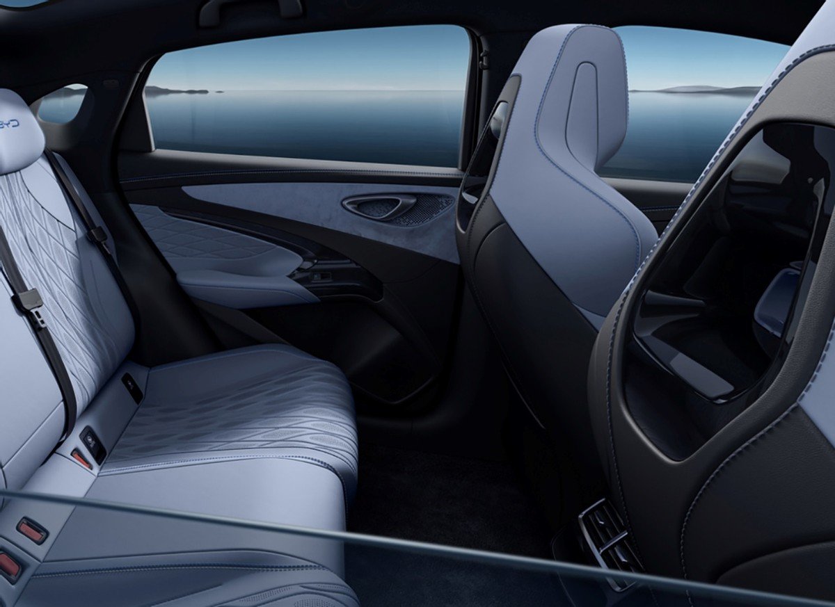 比亚迪海豹降价2.3万元 这下诚意够足了吧 选哪款车最划算?