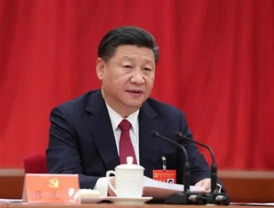 2017年10月25日，中国共产党第十九届中央委员会第一次全体会议在北京人民大会堂举行。习近平主持会议并作重要讲话。新华社记者 刘卫兵 摄