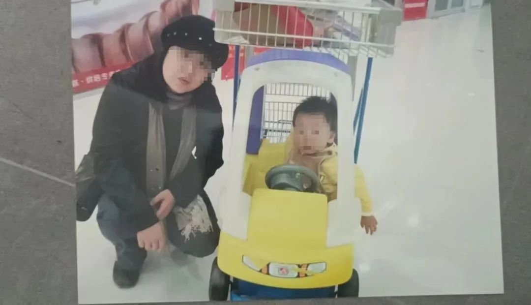 王丽和一岁多的小宝。来源:受访者提供