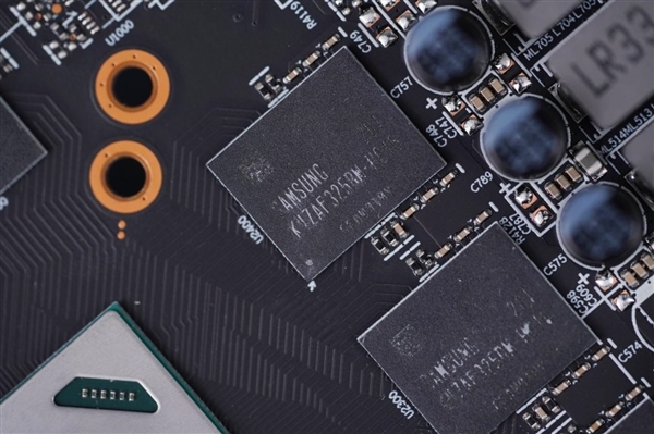 中国特供!蓝宝石AMD RX 6750 GRE 10GB白金版图赏