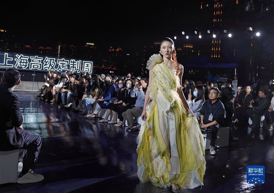 (经济)(3)第十二届上海高定周举行开幕秀
