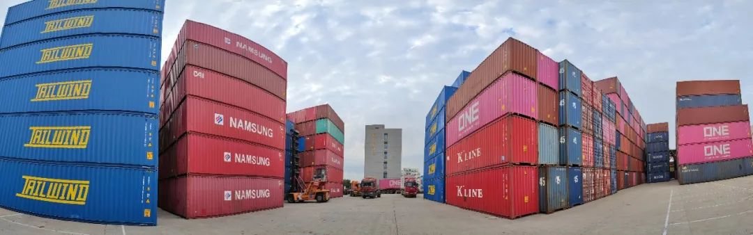 宁波舟山港二期码头外 图源:小巴拍摄