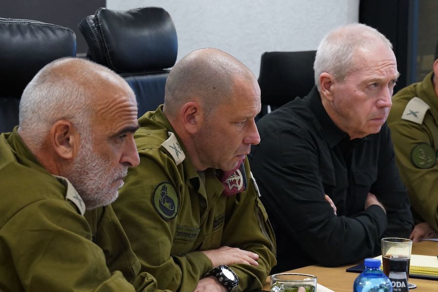 当地时间2023年10月19日，以色列国防部长加兰特视察加沙地带边境，慰问以色列士兵。