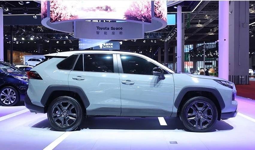17.68万元起售,新款RAV4荣放上市,加入Adventure越野套件车型