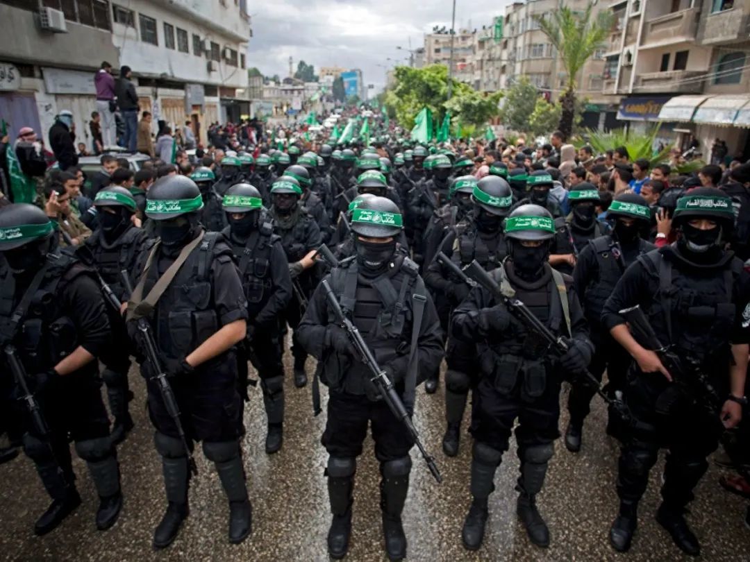 ◆2014年哈马斯成立27周年，卡桑旅武装人员上街庆祝。