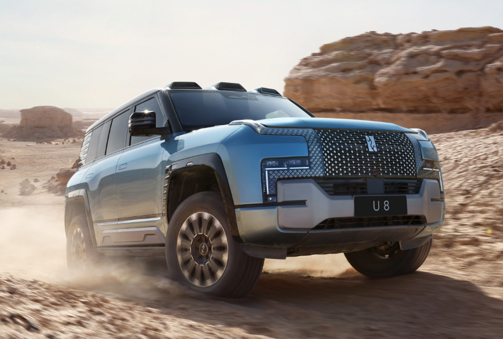 比亚迪首款增程混动车,仰望U8上市,增程比插混更高级?理想窃喜?