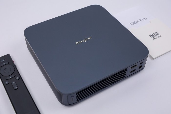 薄至一本书 小体积也能实现高亮度 当贝轻薄激光投影D5X Pro评测