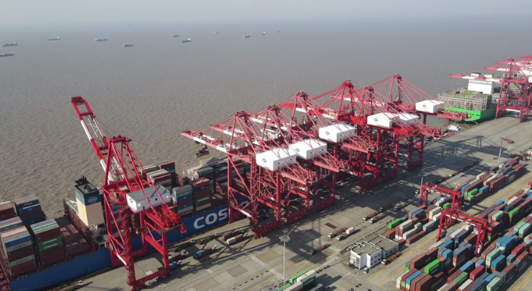 △上海：洋山港码头解锁“联动接卸”新模式