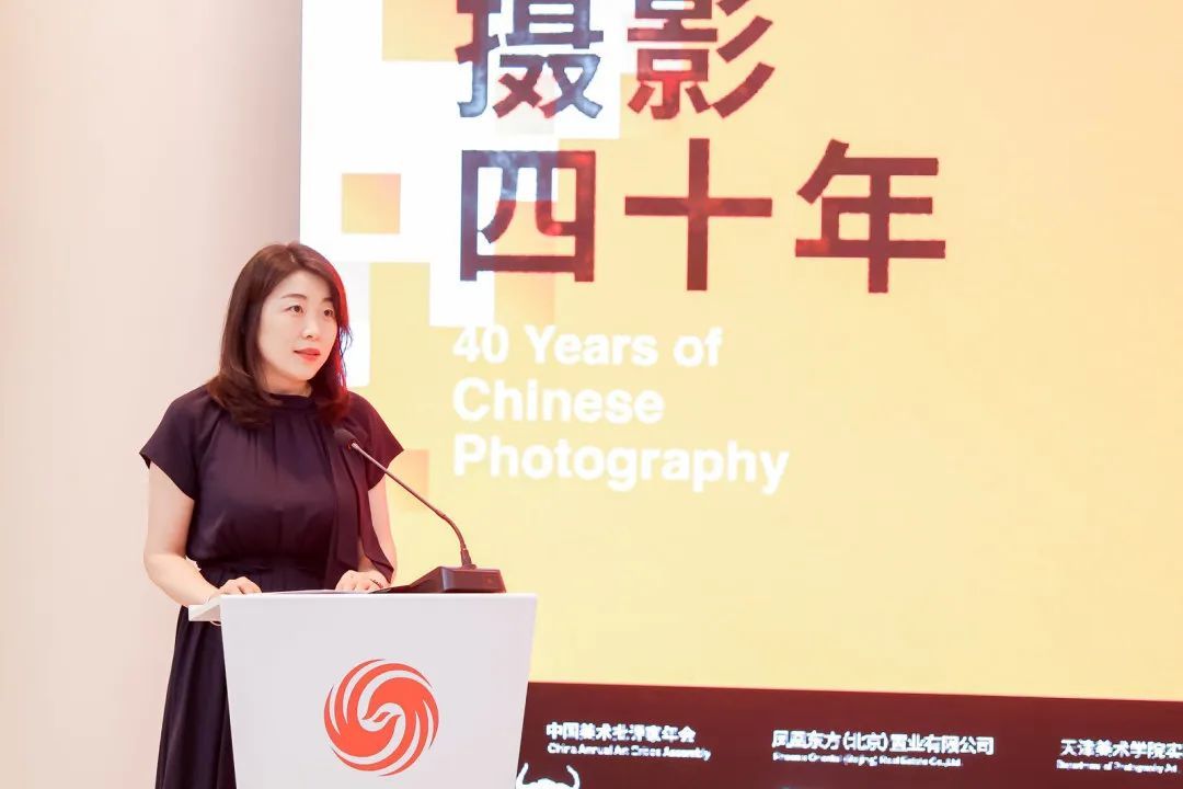 天津美术学院实验艺术学院摄影艺术系李婷婷在开幕式现场